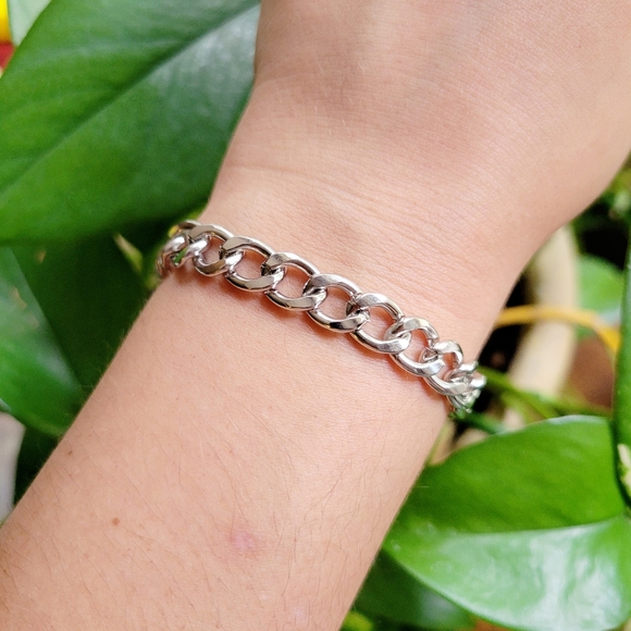 Classic Silver Chain Link Bracelet - Picture 4 of 7